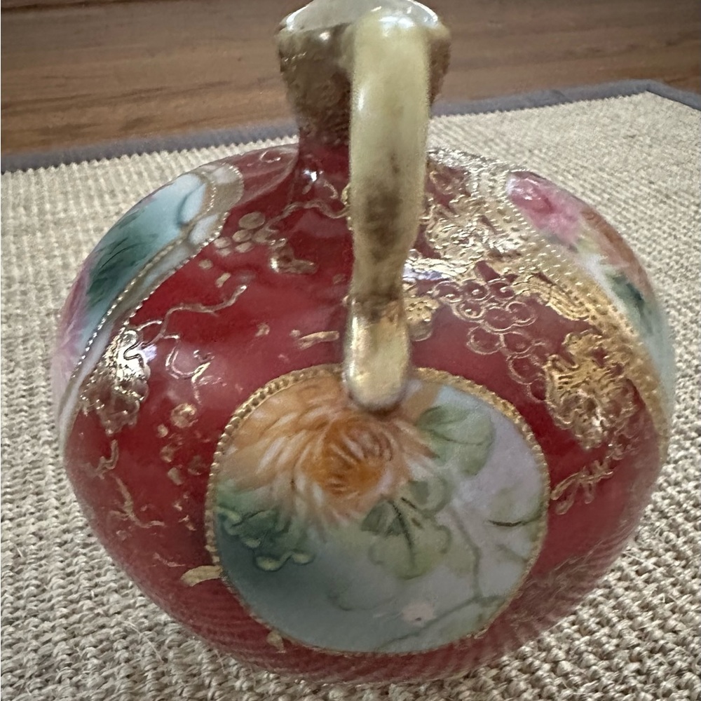 Antique Victorian Guilted Footed Vase - Picture 4 of 6